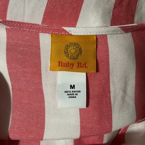 Ruby Rd. Red White Cabana Stripe V-neck Costal Nautical Top Medium NWT - Picture 4 of 6